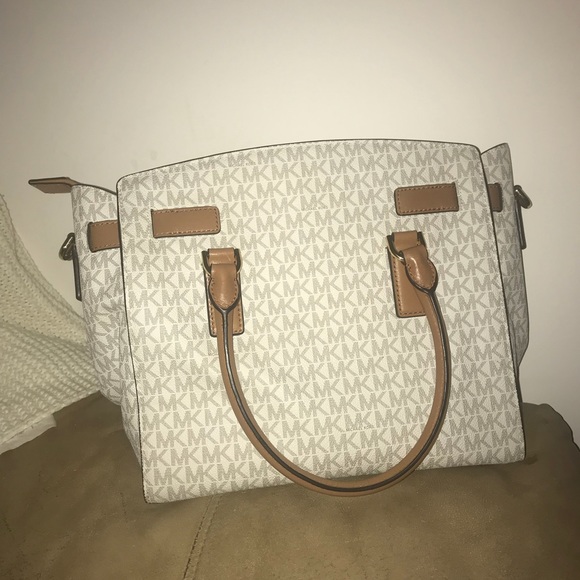 Micheal Kors purse - Picture 3 of 6